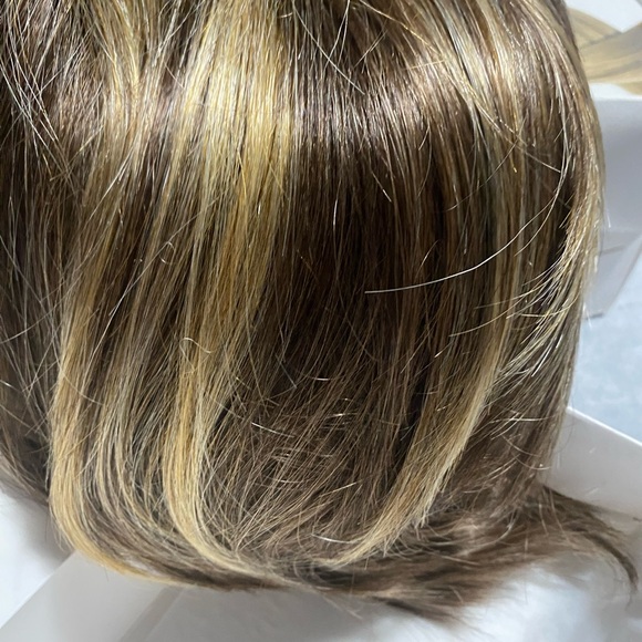 Uniwigs Short Synthetic Monofilament Wigs Lot Of 4 - Picture 9 of 12